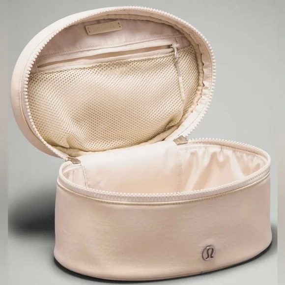 Lululemon Oval Top Access Kit Vol 3.5 L in White Opal - Picture 8 of 14